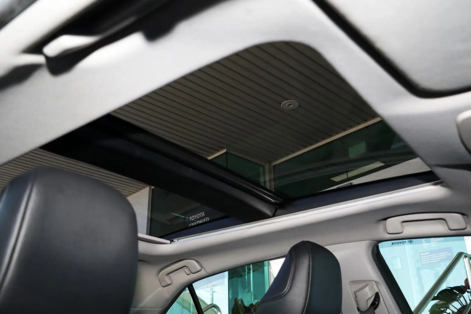 2019 Toyota Camry Gallery Image 14