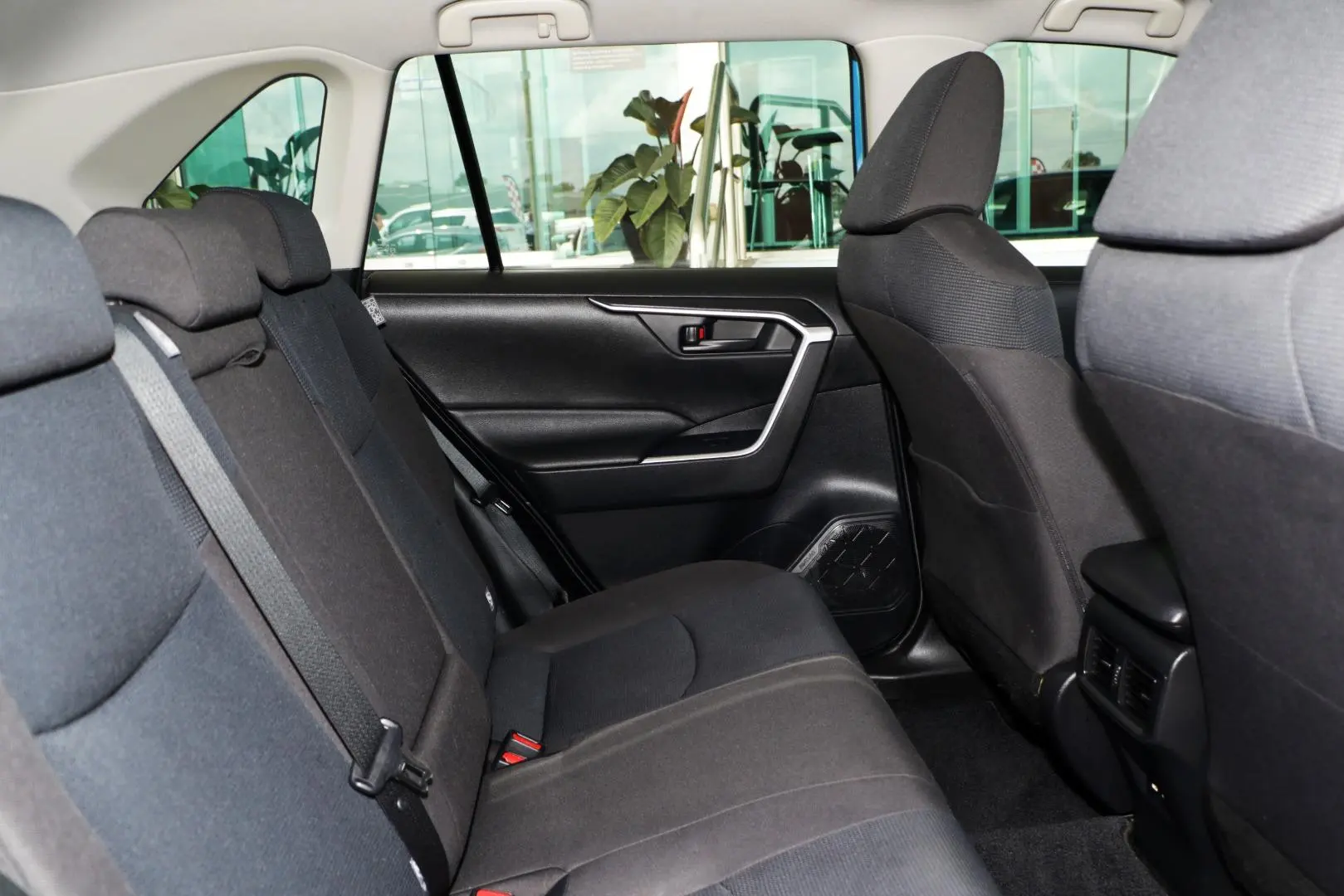 2021 Toyota RAV4 Gallery Image 9