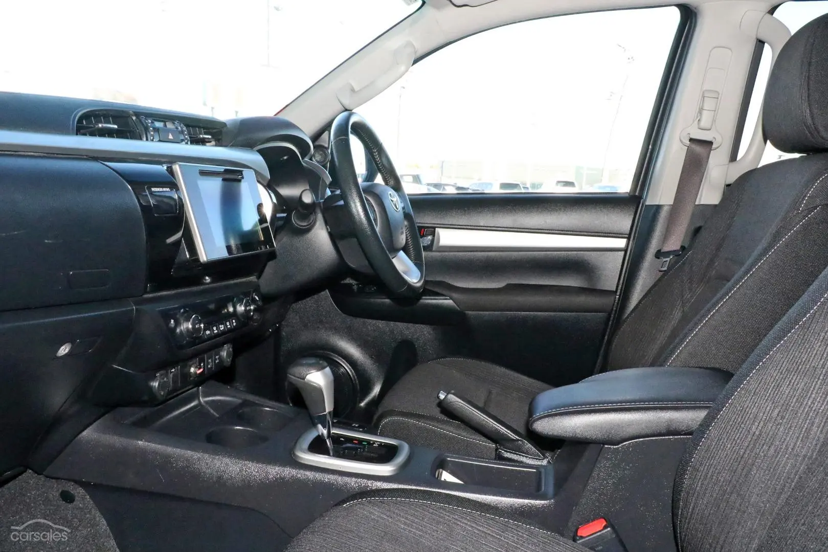 2019 Toyota Hilux Image 8