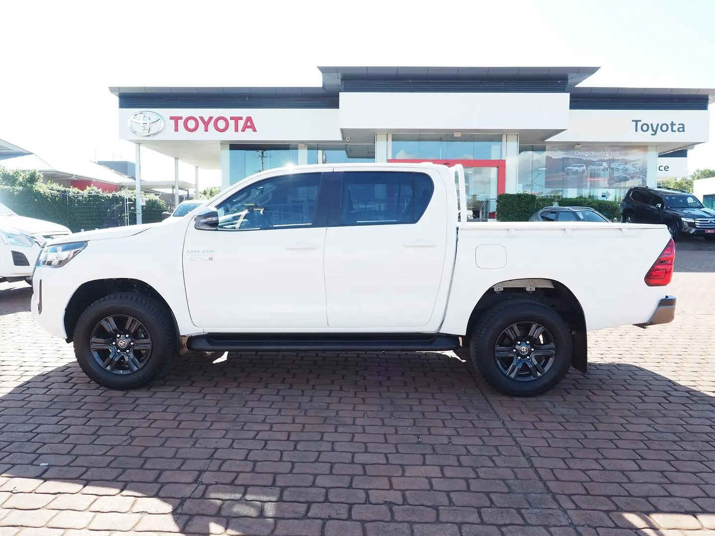 2022 Toyota Hilux Gallery Image 8