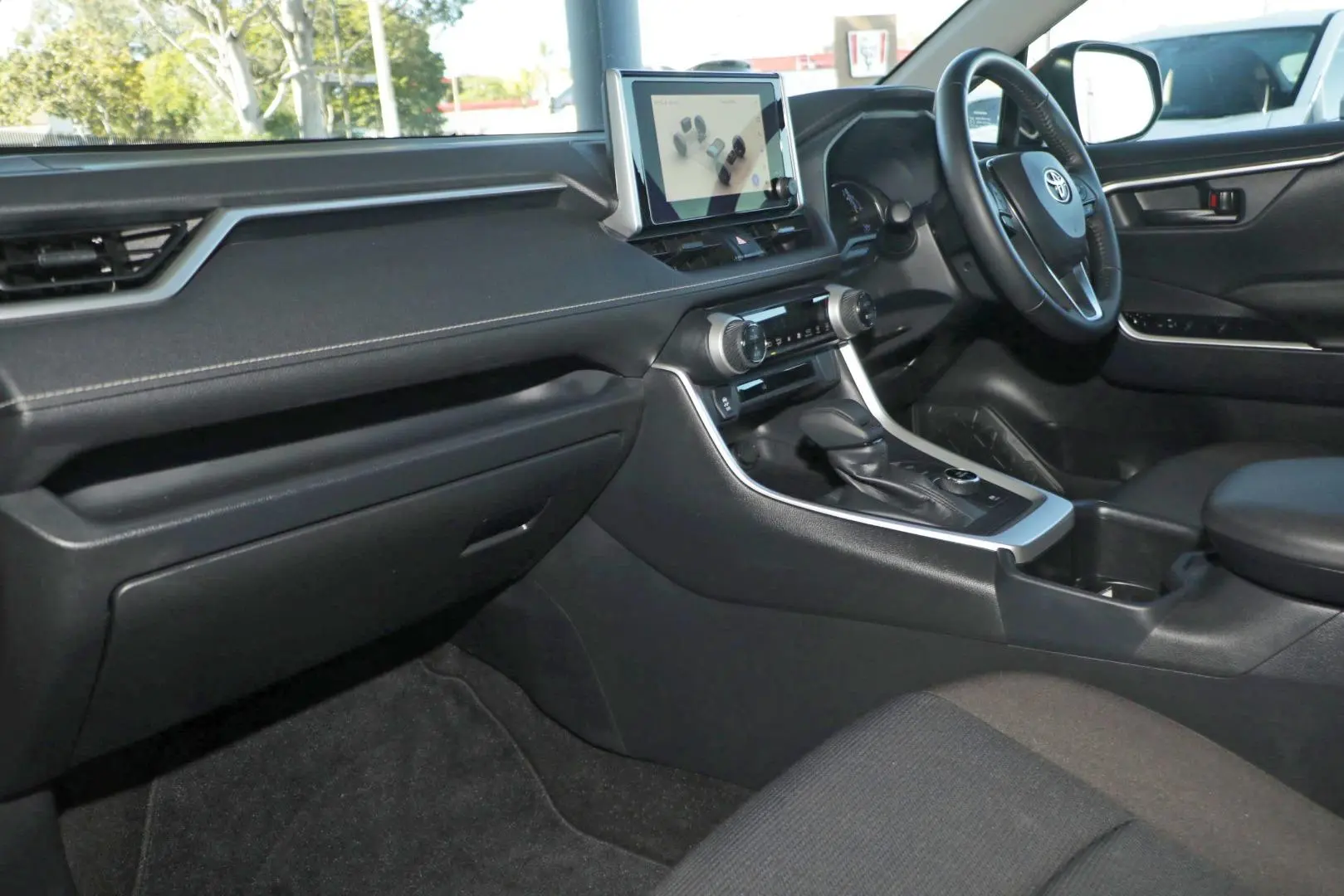 2025 Toyota RAV4 Gallery Image 8