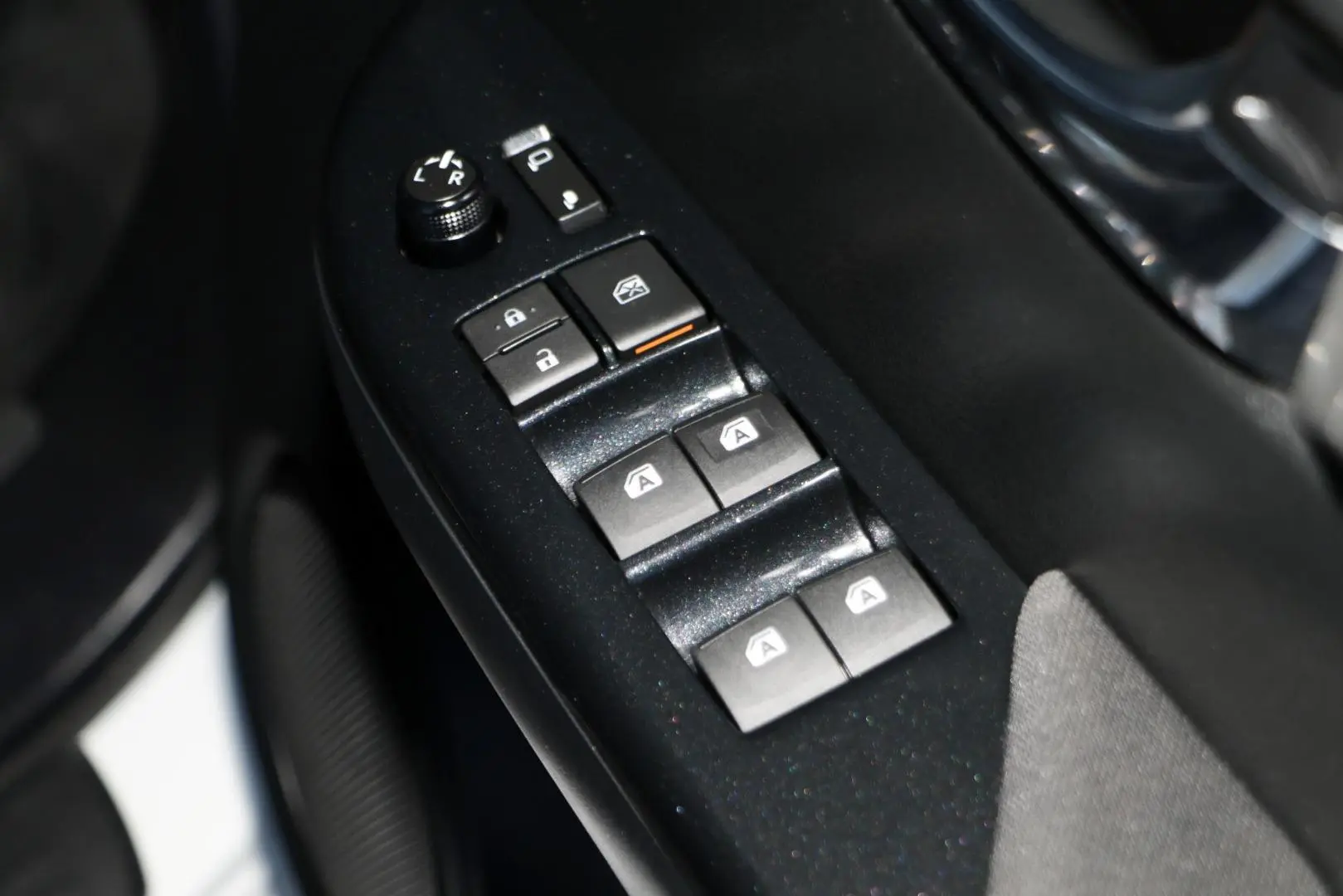 2025 Toyota Hilux Gallery Image 22