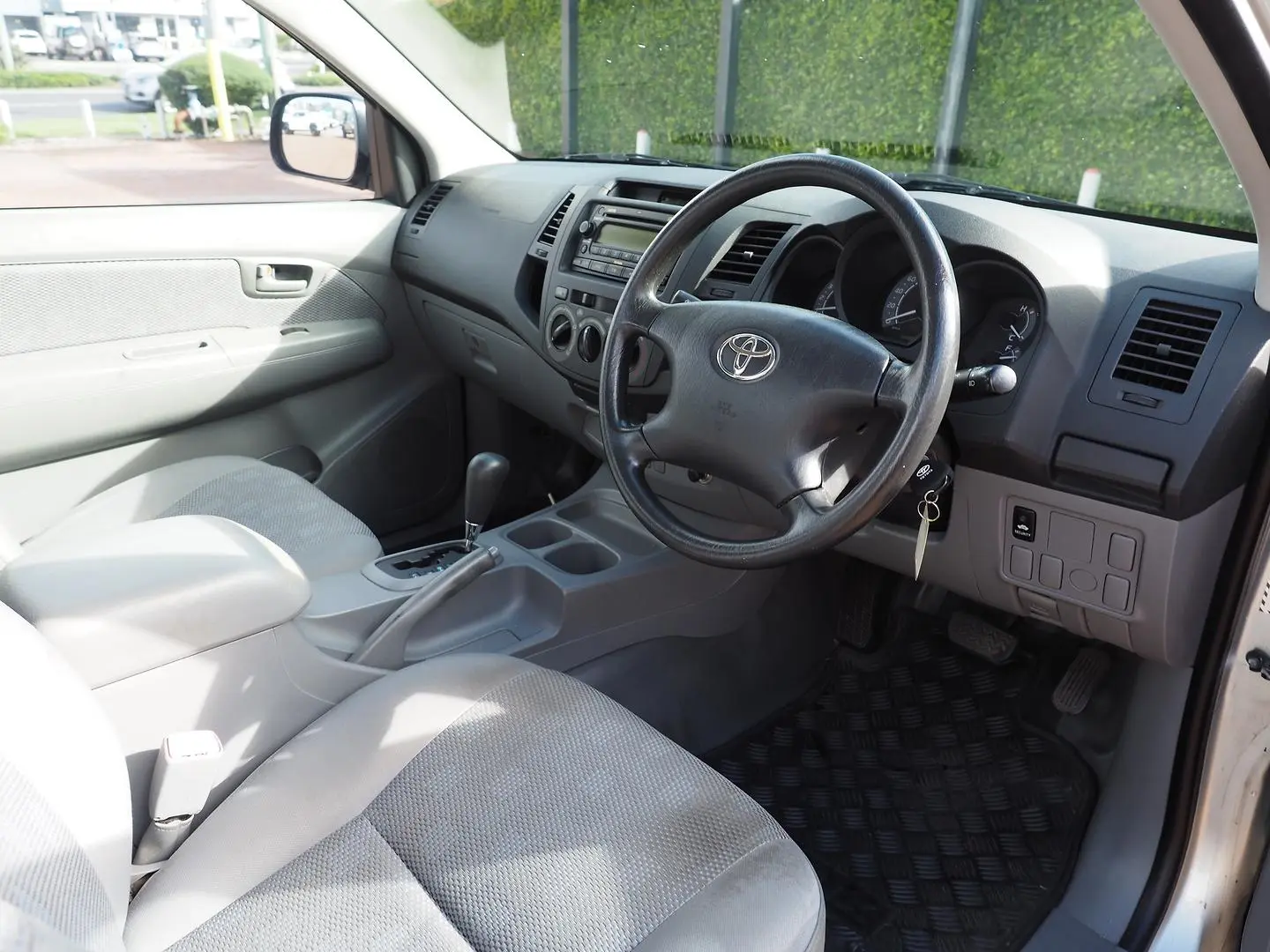 2005 Toyota Hilux Gallery Image 11
