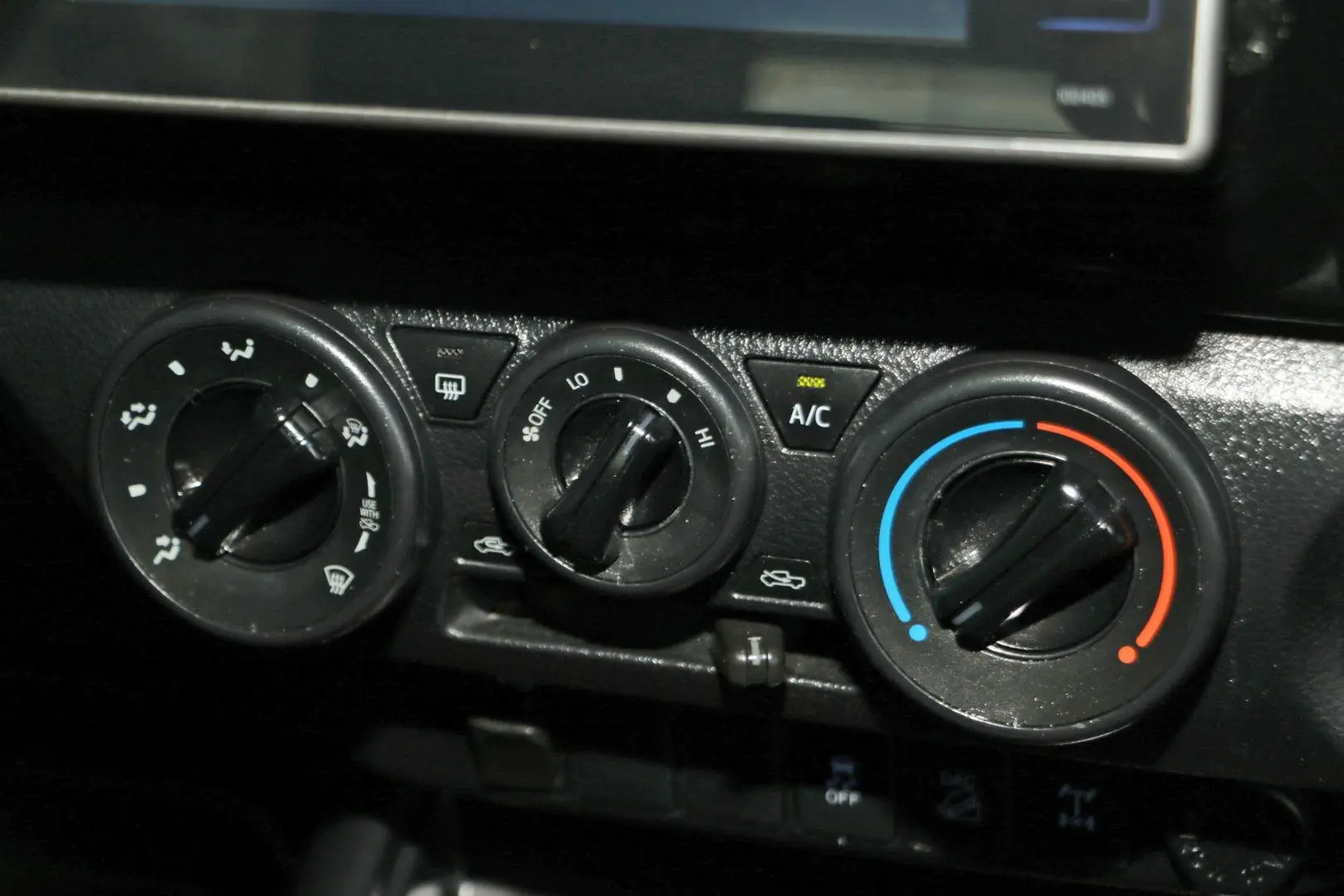 2018 Toyota Hilux Gallery Image 18