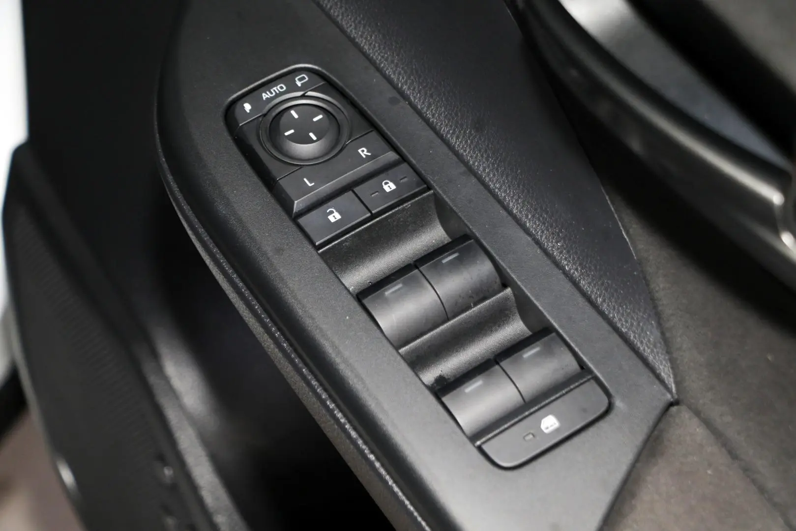 2024 Toyota C-HR Gallery Image 20