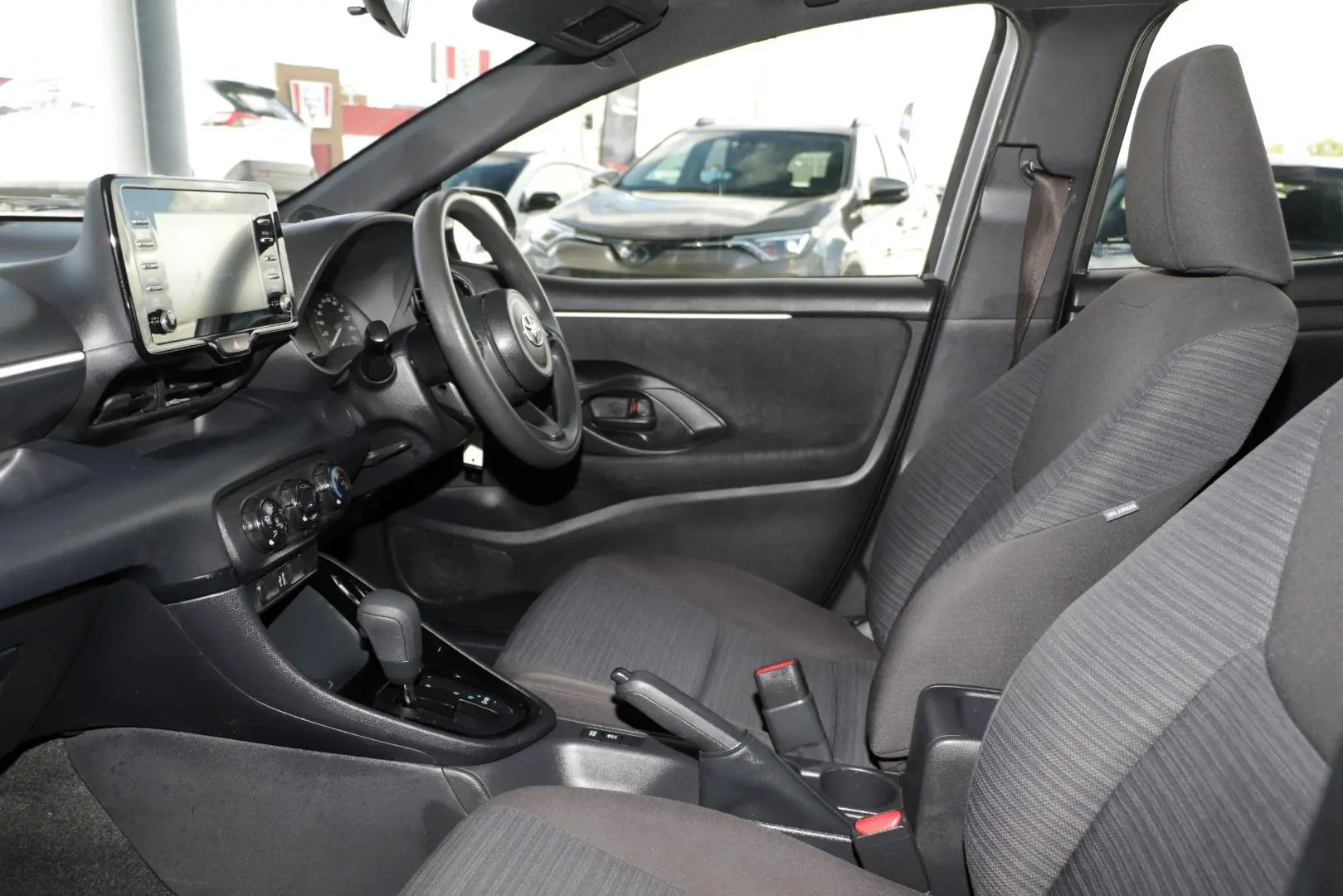 2022 Toyota Yaris Gallery Image 8