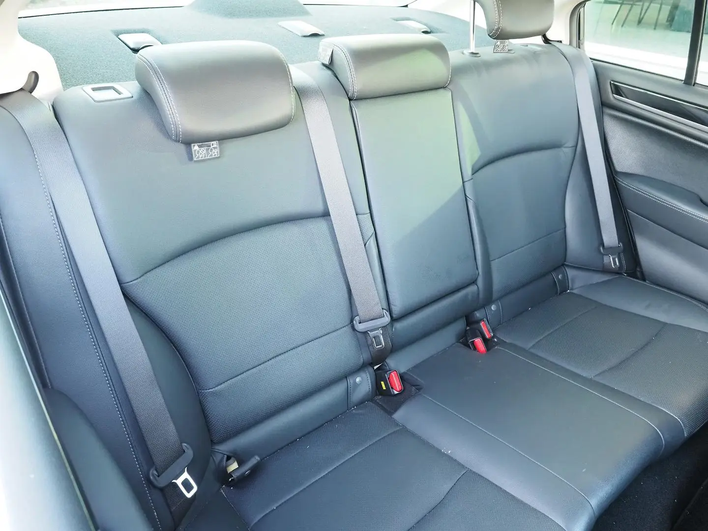 2015 Subaru Liberty Gallery Image 11