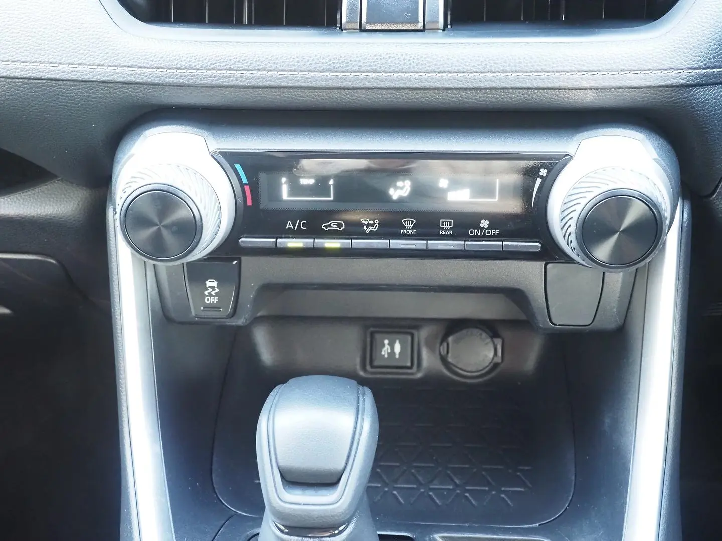 2019 Toyota RAV4 Gallery Image 18