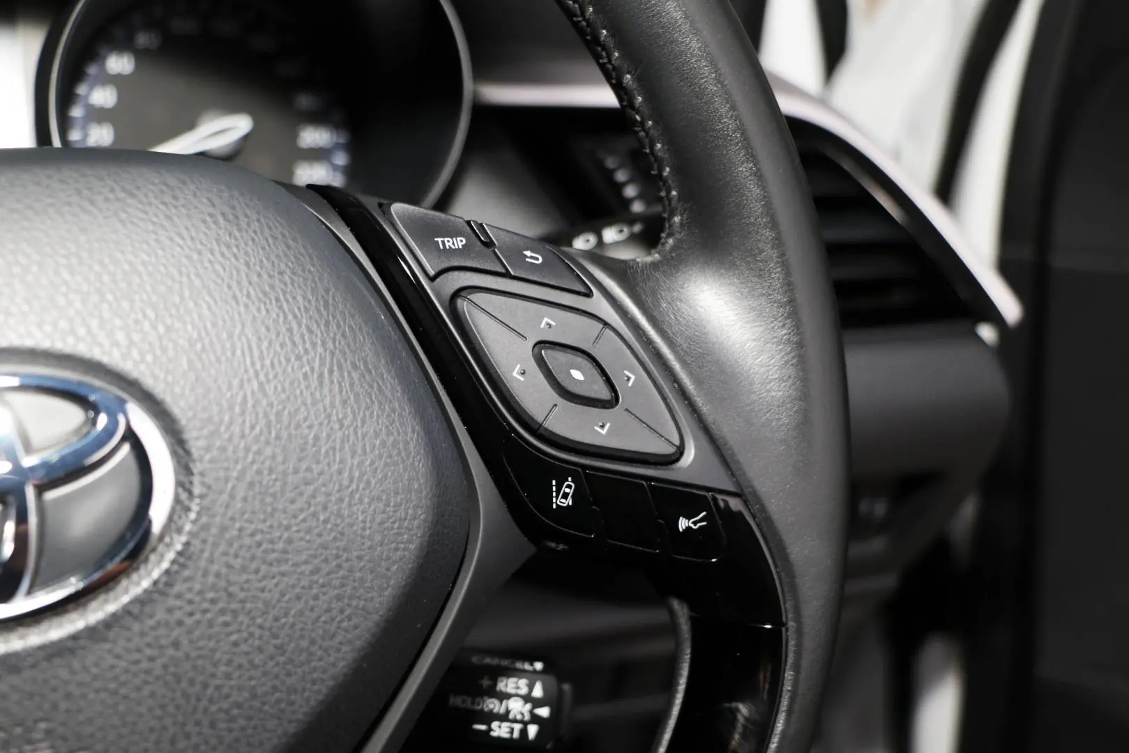 2023 Toyota C-HR Gallery Image 15