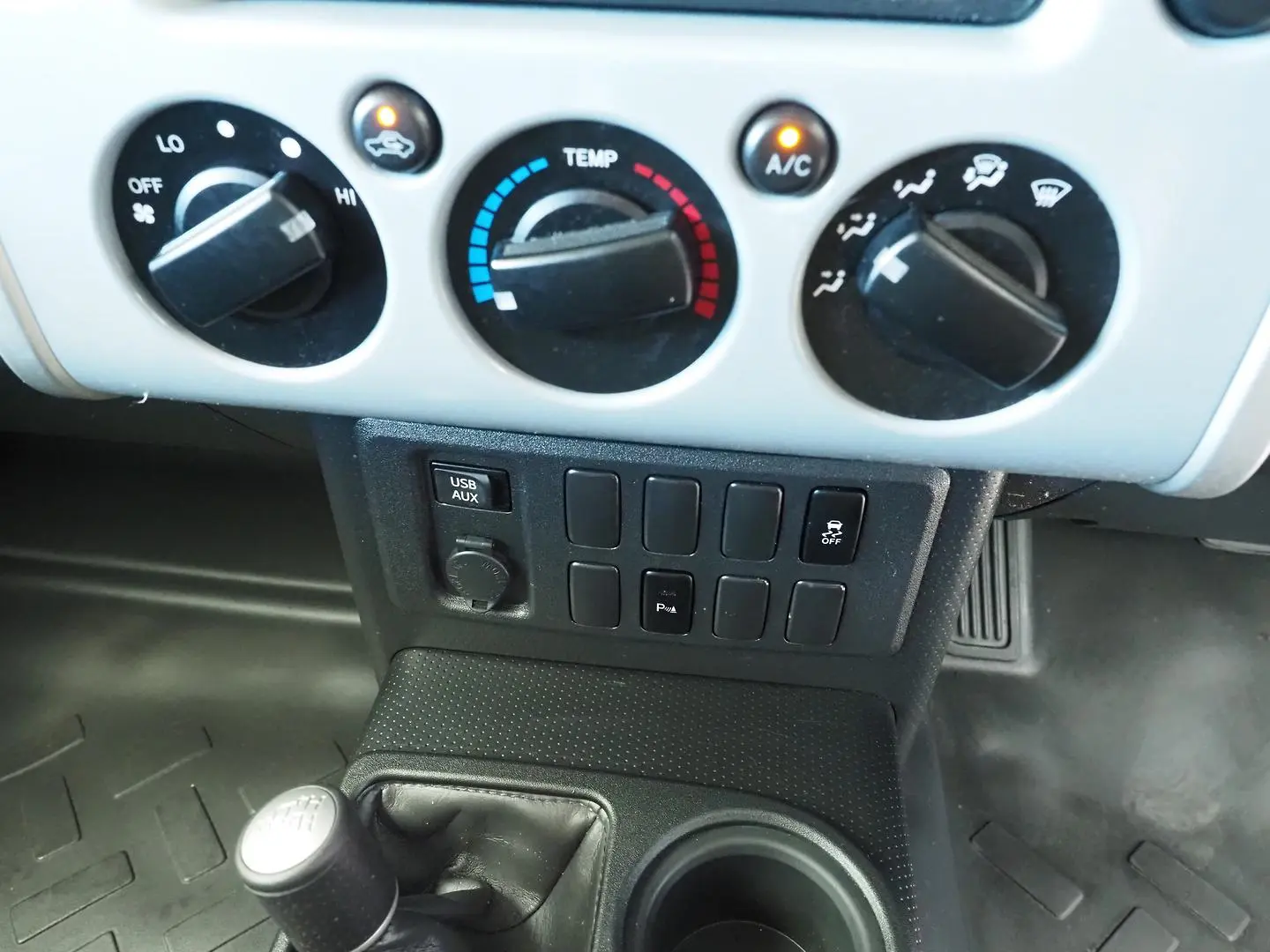 2013 Toyota FJ Cruiser Gallery Image 14