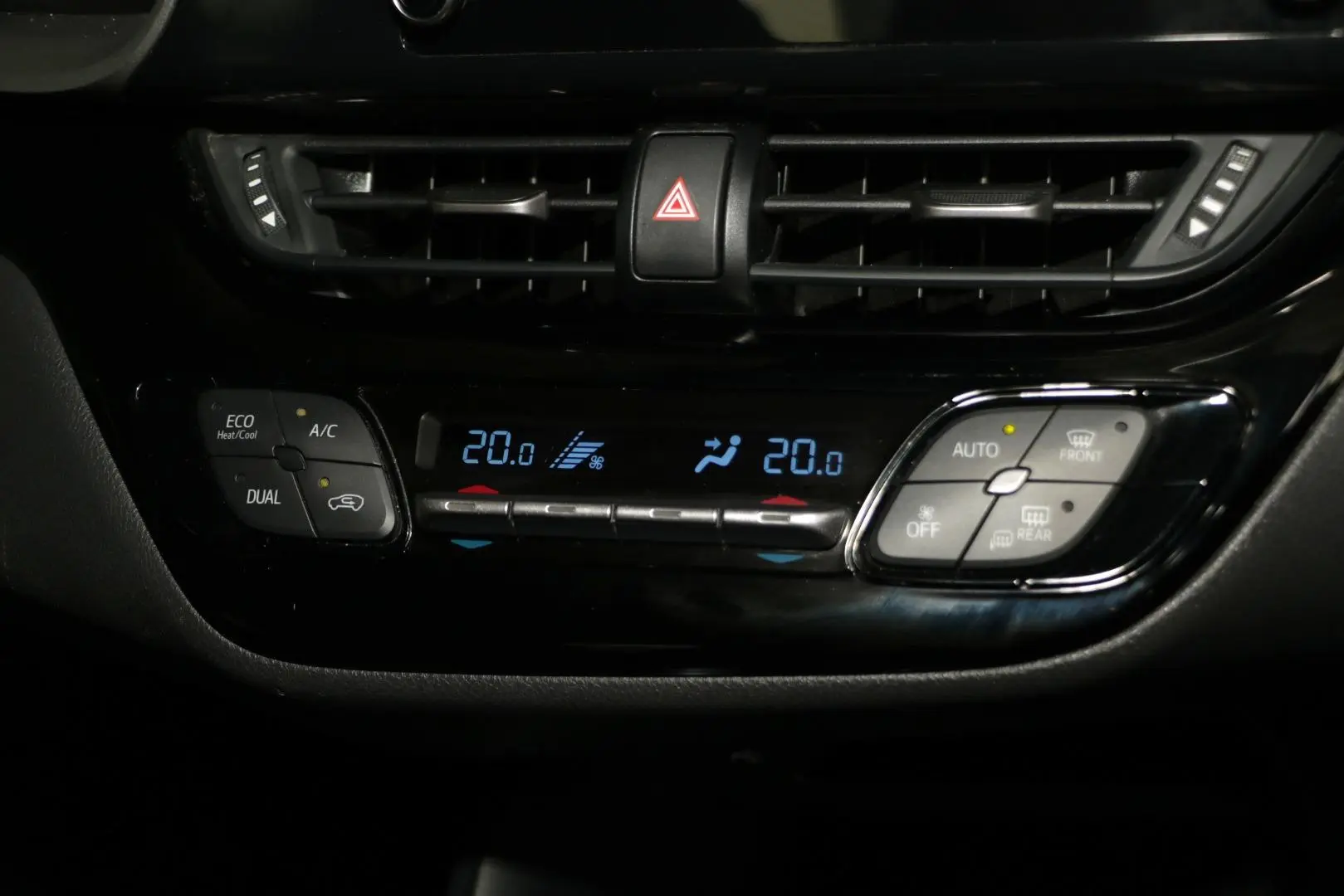 2022 Toyota C-HR Gallery Image 16