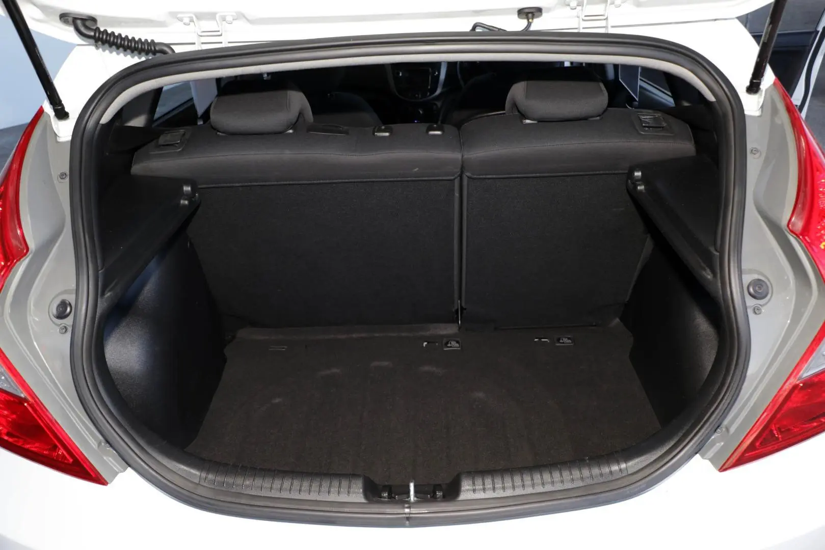 2017 Hyundai Accent Gallery Image 22