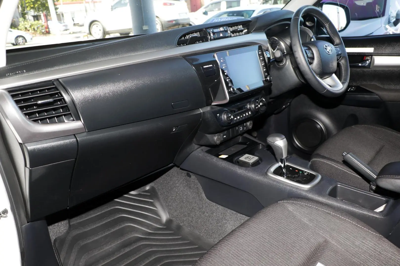 2025 Toyota Hilux Gallery Image 8