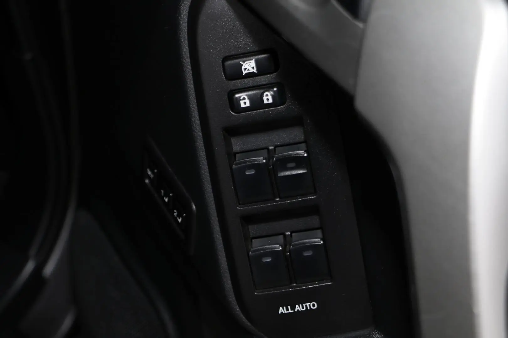 2023 Toyota Landcruiser Prado Gallery Image 22