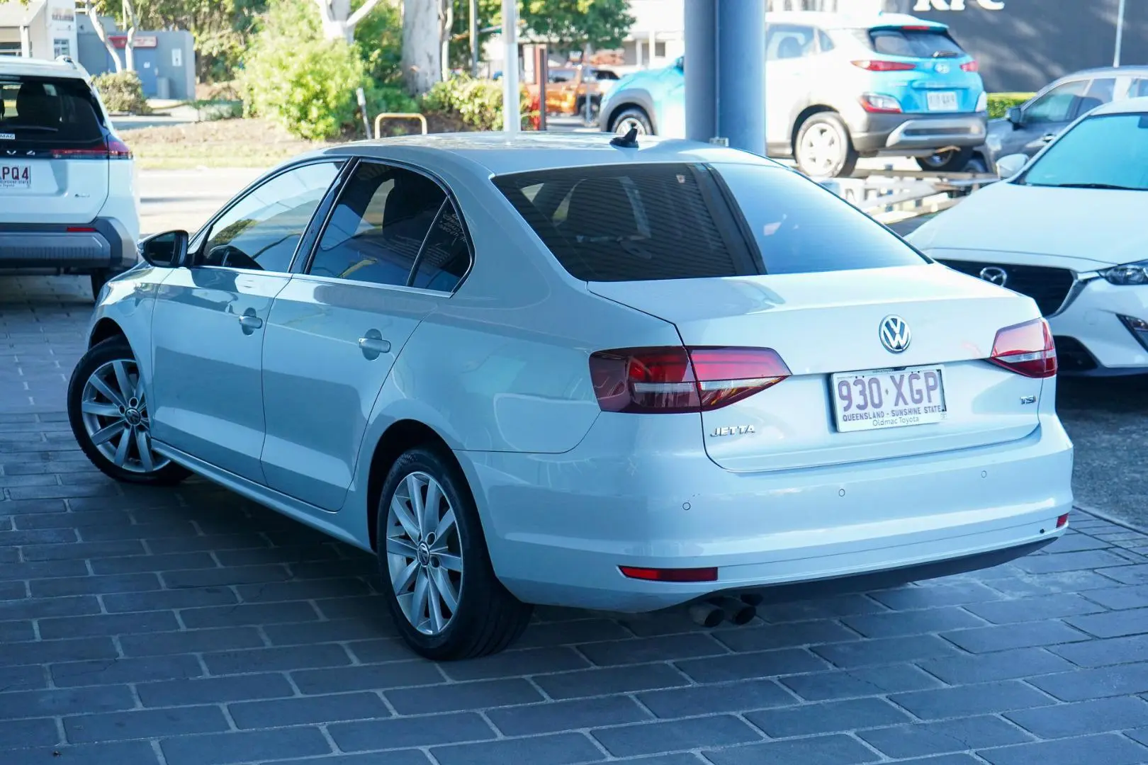 2017 Volkswagen Jetta Gallery Image 2