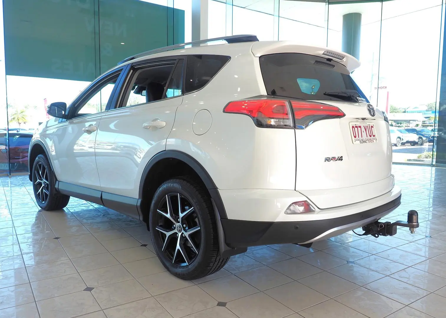 2018 Toyota RAV4 Gallery Image 9