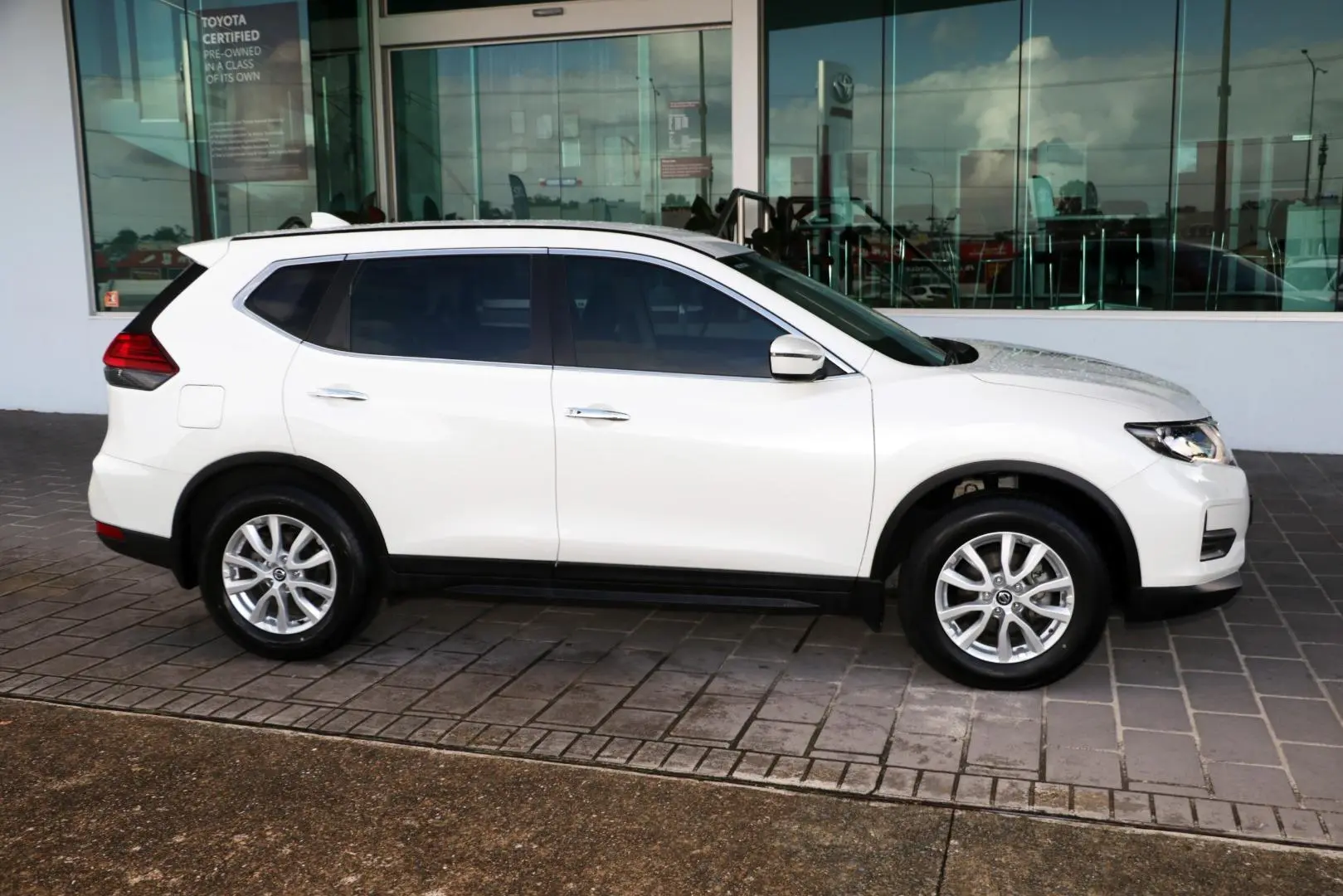 2022 Nissan X-TRAIL Gallery Image 5