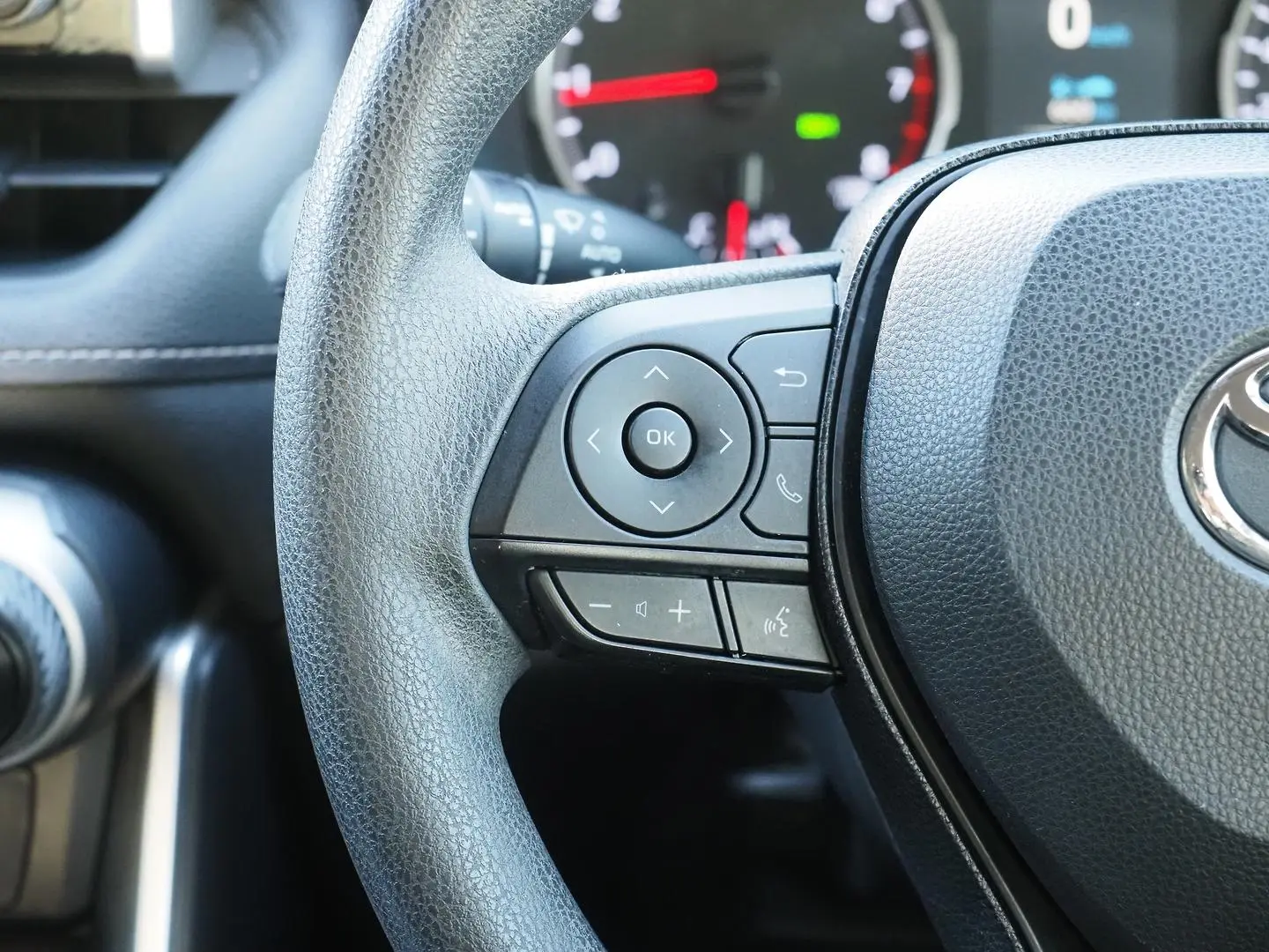 2019 Toyota RAV4 Gallery Image 20