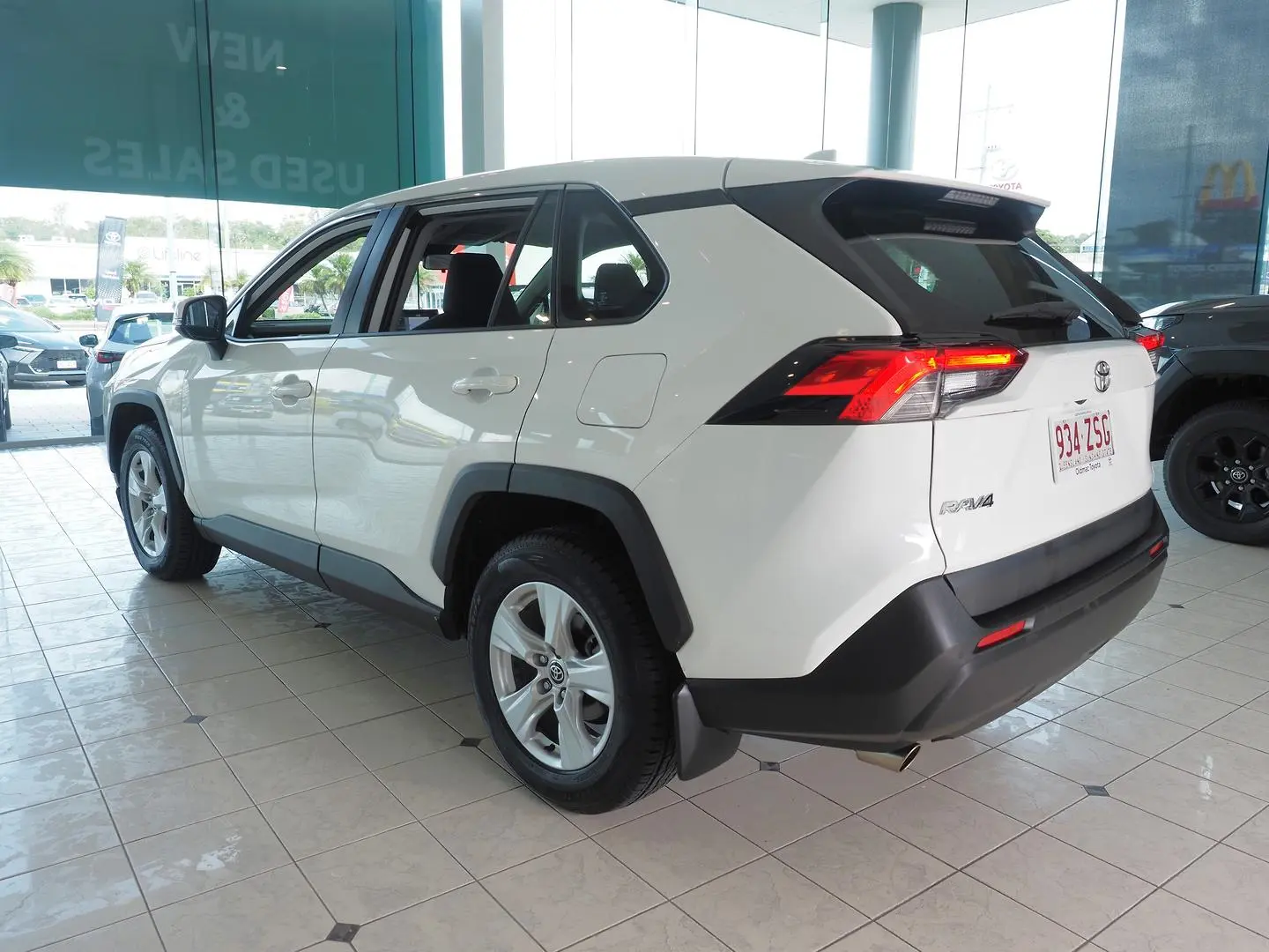 2020 Toyota RAV4 Gallery Image 7