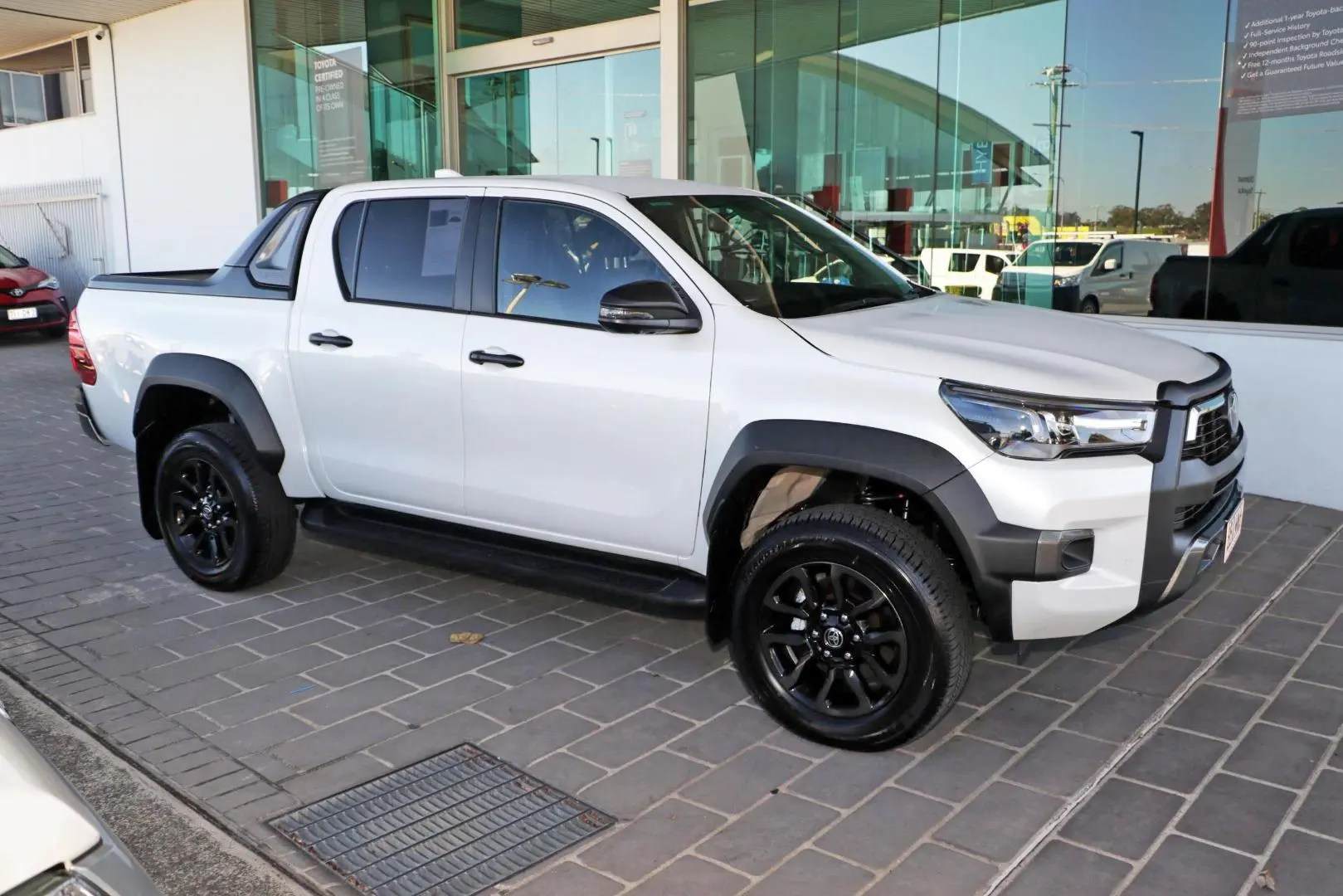 2025 Toyota Hilux Gallery Image 6