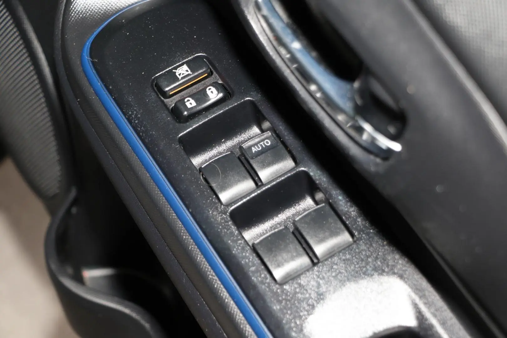 2015 Toyota Prius C Gallery Image 18