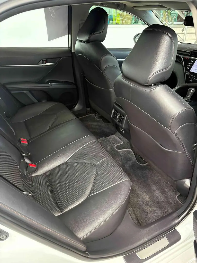 2019 Toyota Camry Gallery Image 14