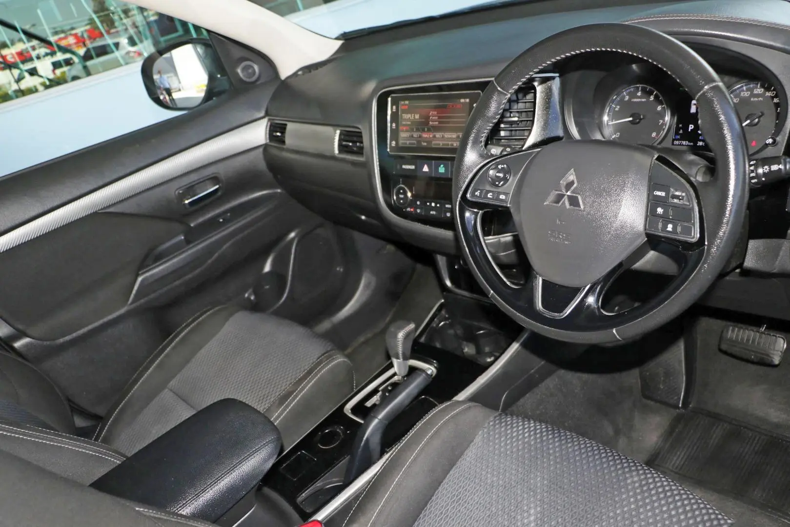 2018 Mitsubishi Outlander Image 6