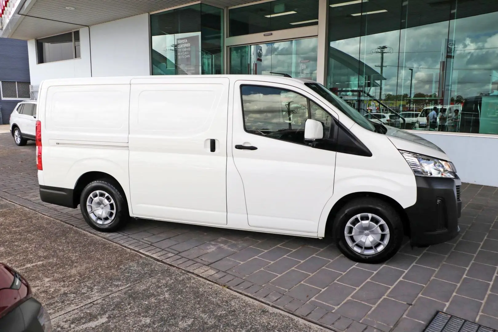 2019 Toyota Hiace Gallery Image 5