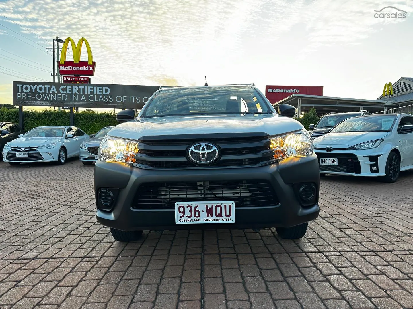 2016 Toyota Hilux Image 2