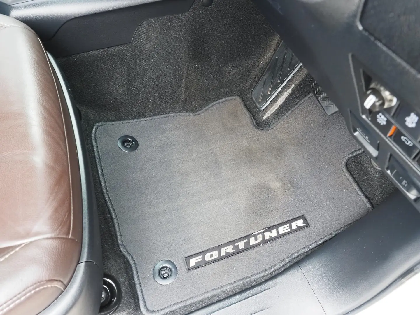 2017 Toyota Fortuner Gallery Image 20