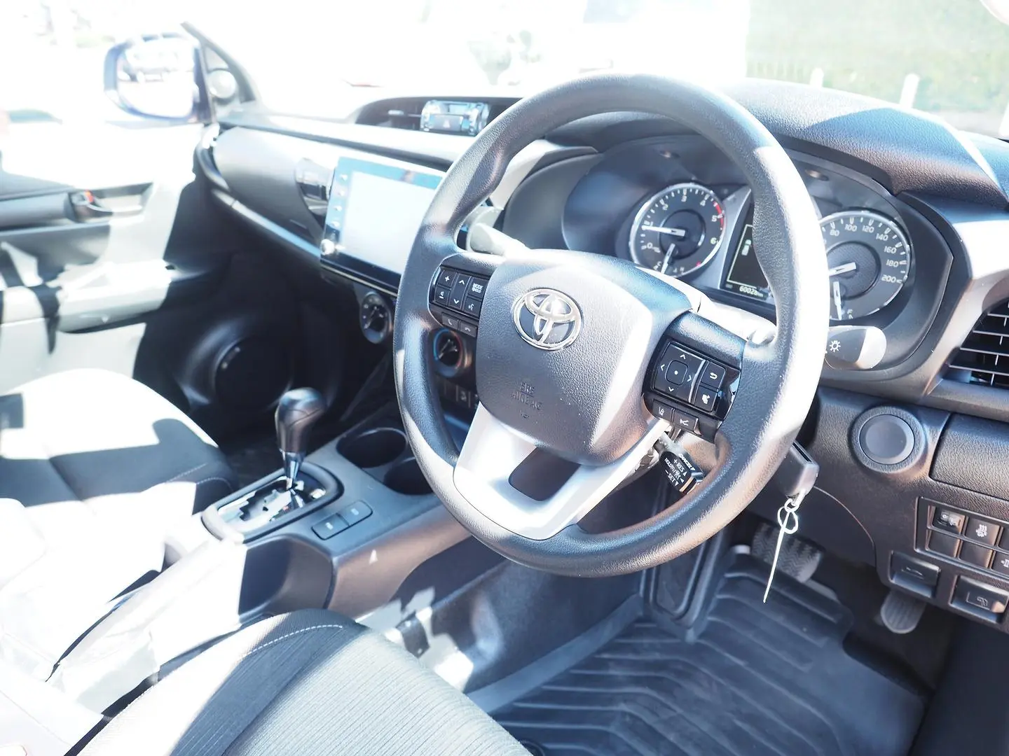 2022 Toyota Hilux Gallery Image 14
