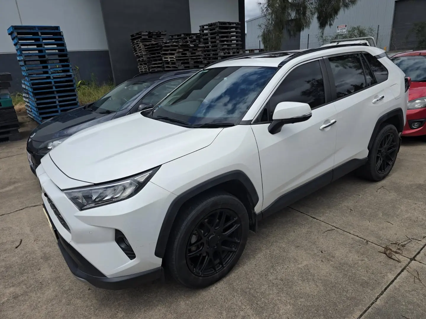 2020 Toyota RAV4 Gallery Image 1