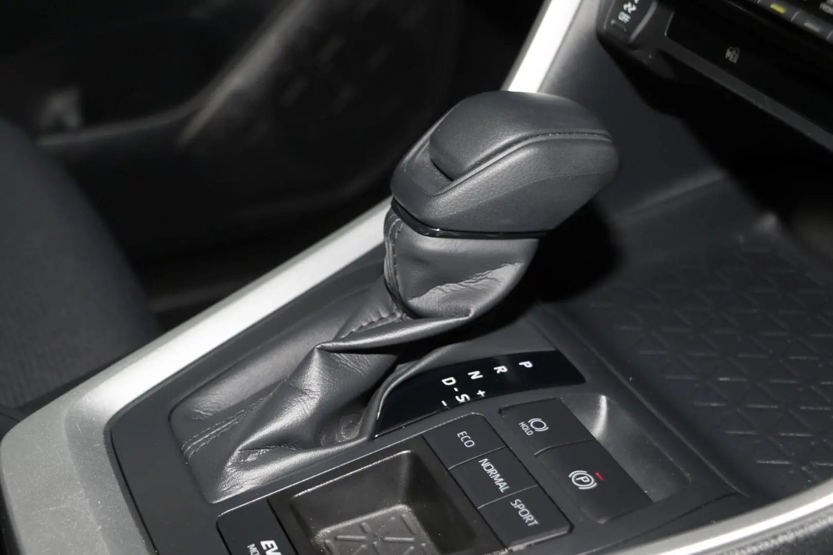 2025 Toyota RAV4 Gallery Image 14