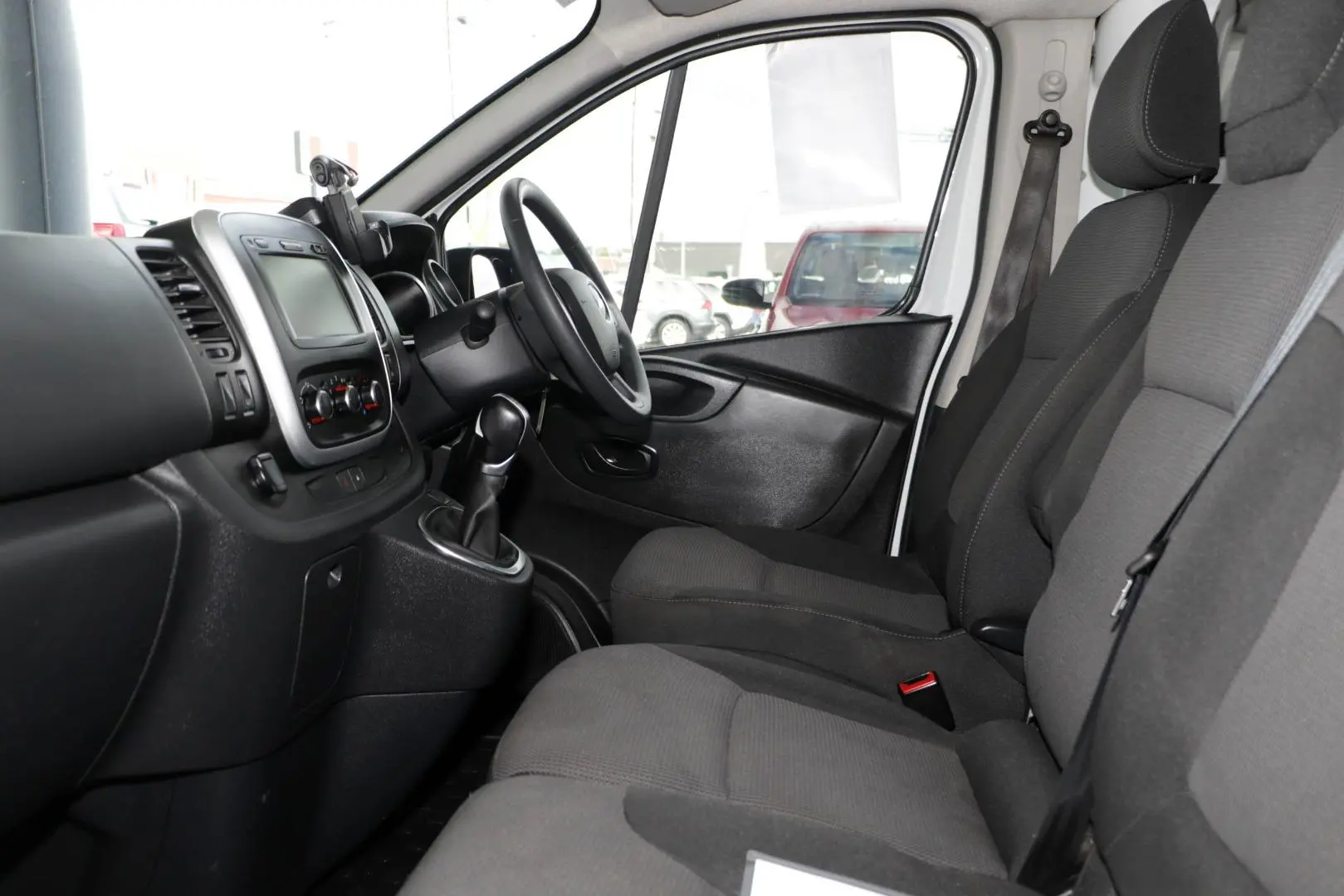 2022 Mitsubishi Express Gallery Image 8