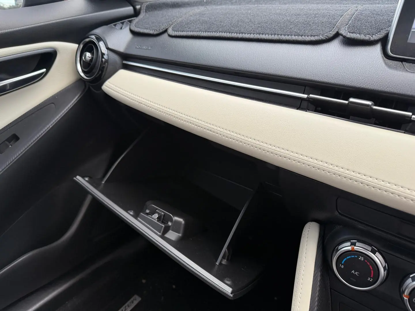 2015 Mazda 2 Gallery Image 21