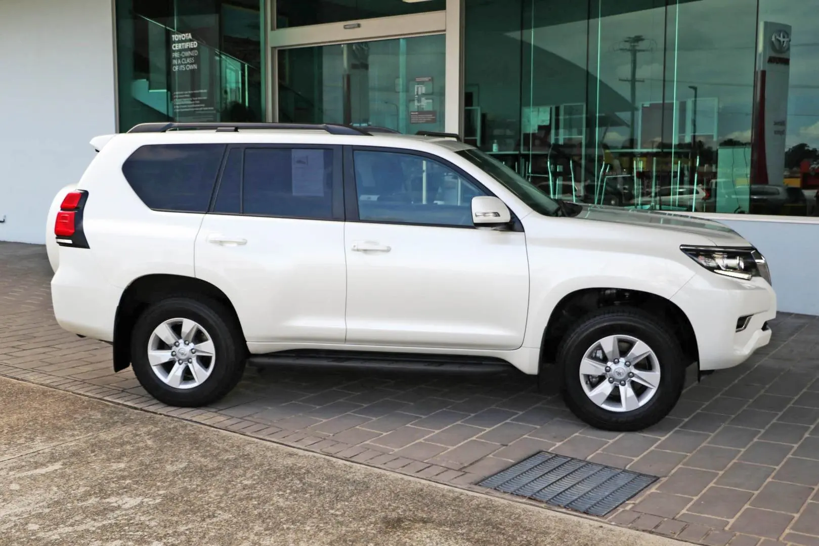 2023 Toyota Landcruiser Prado Gallery Image 5