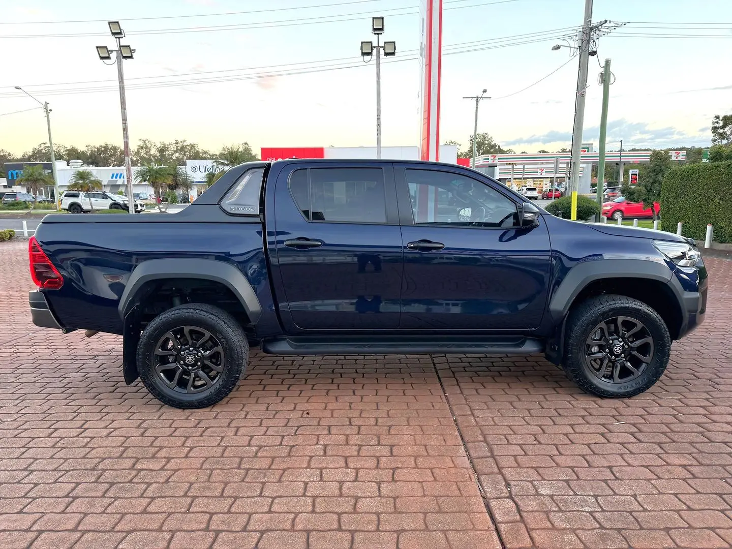 2022 Toyota Hilux Gallery Image 6
