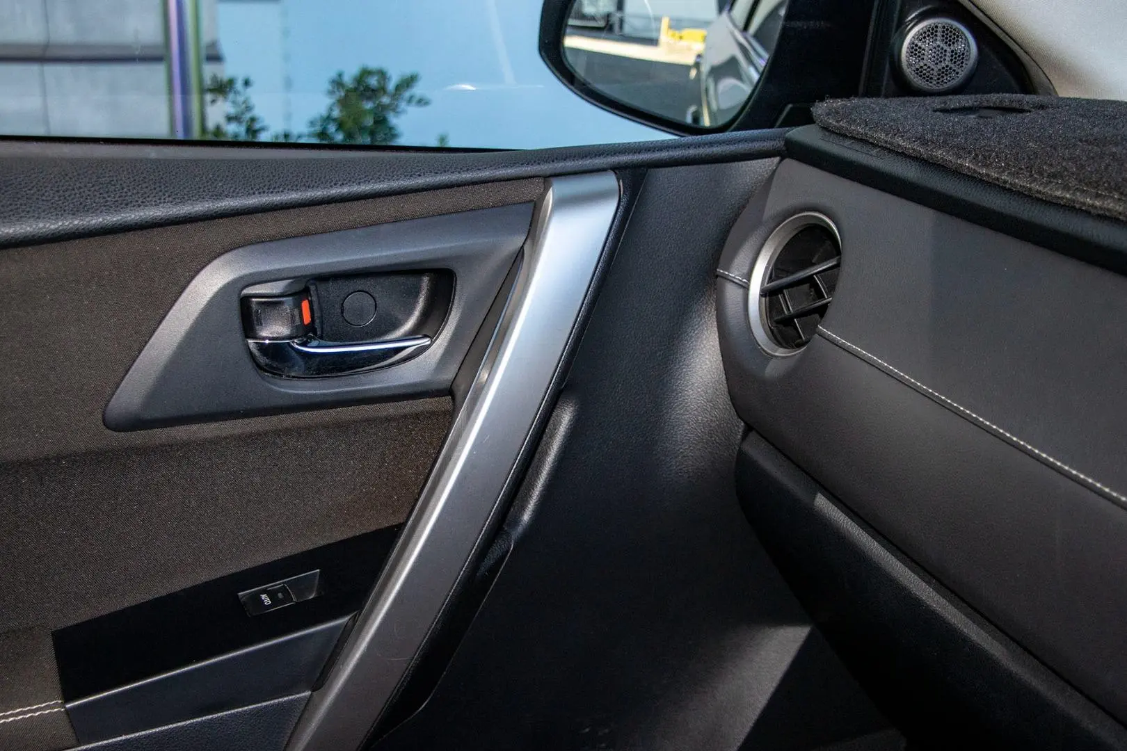 2013 Toyota Corolla Gallery Image 15