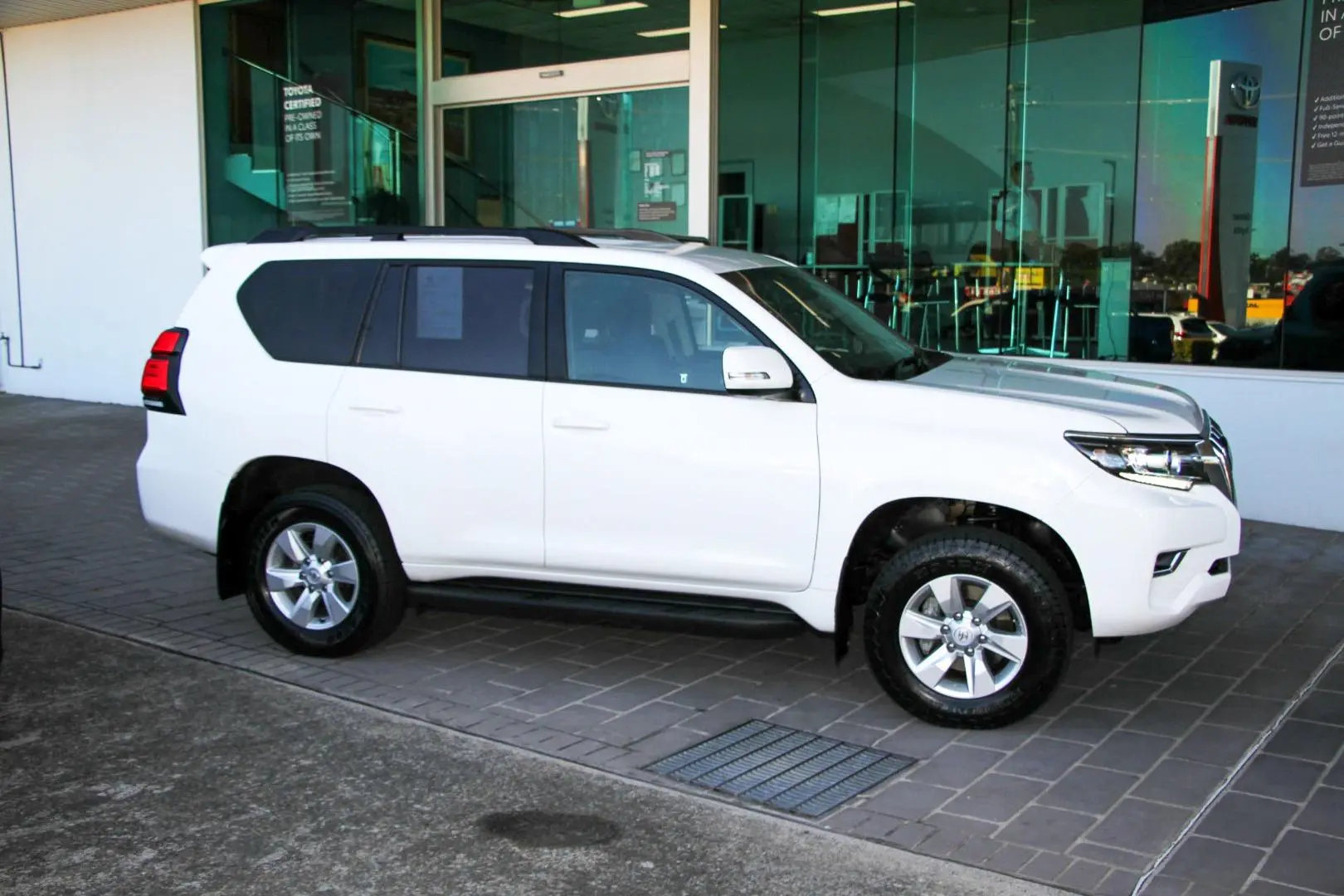 2023 Toyota Landcruiser Prado Gallery Image 5