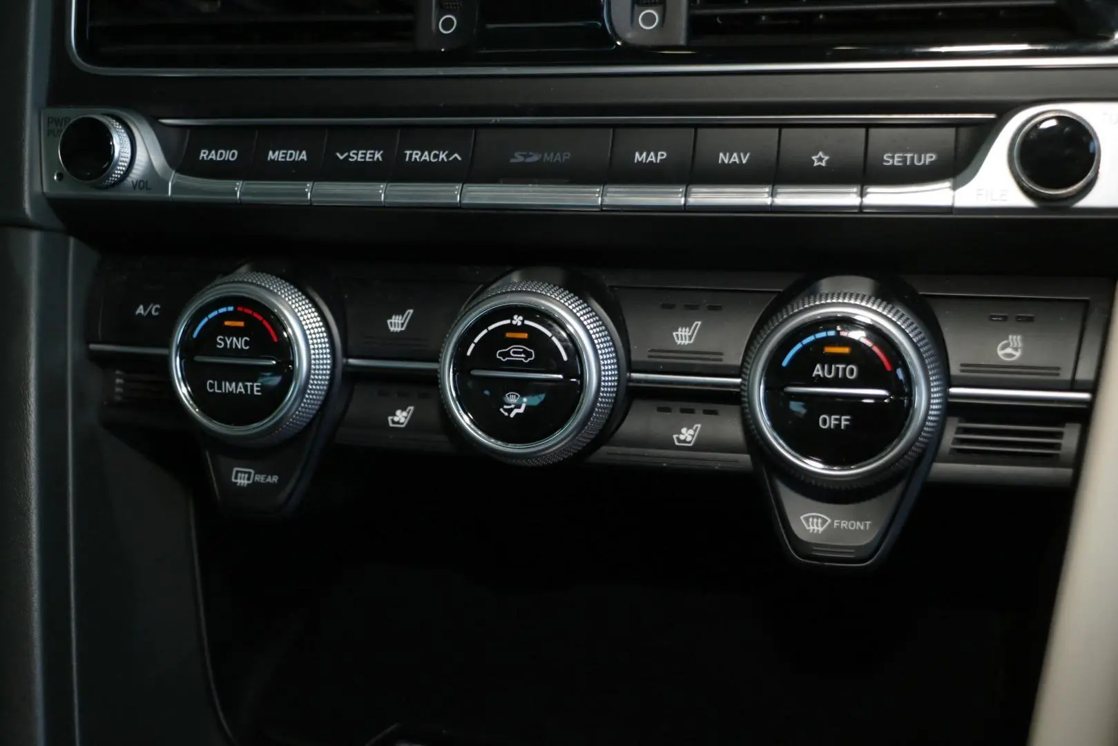 2019 Genesis G70 Gallery Image 17