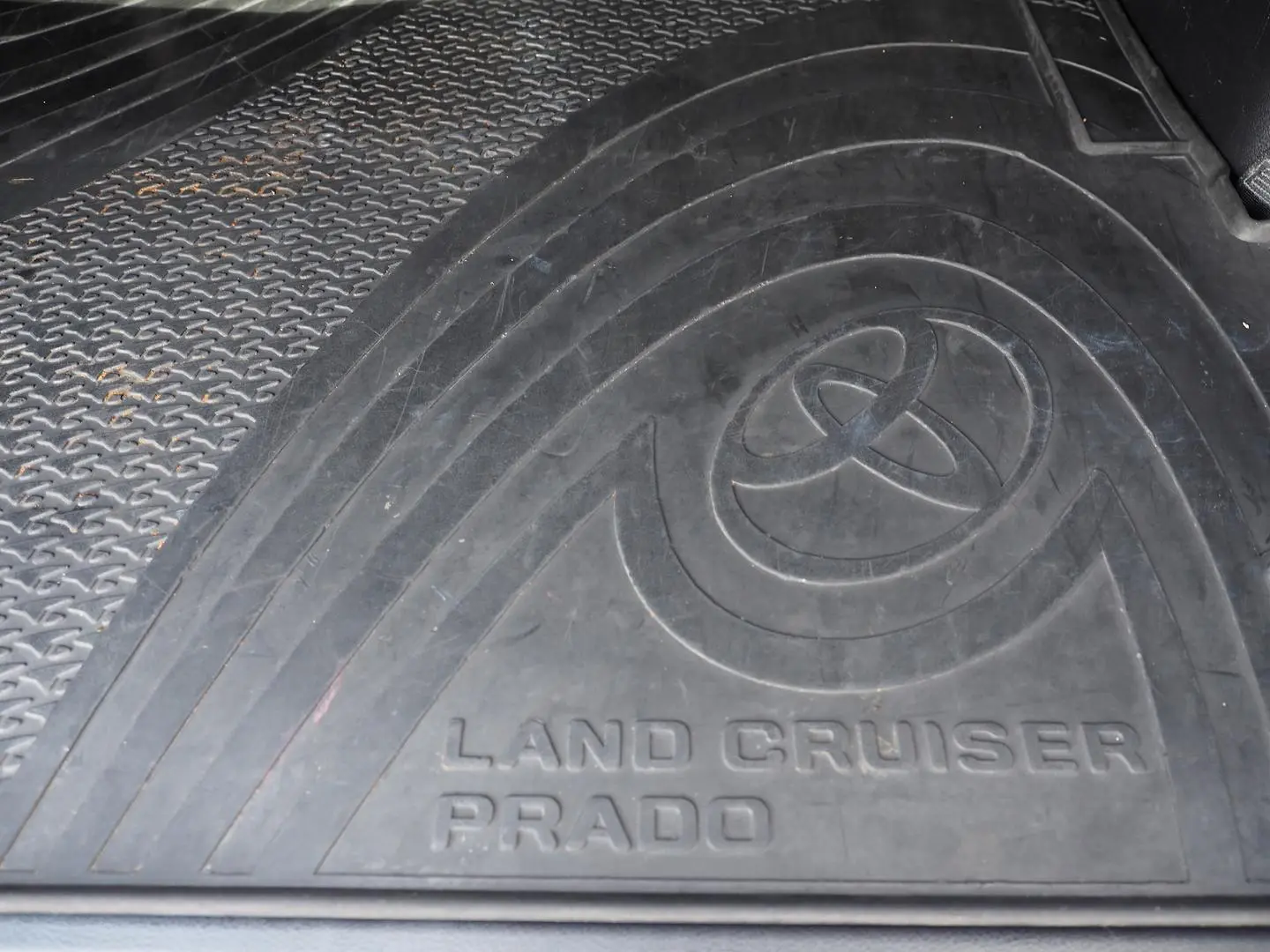 2015 Toyota Landcruiser Prado Gallery Image 15