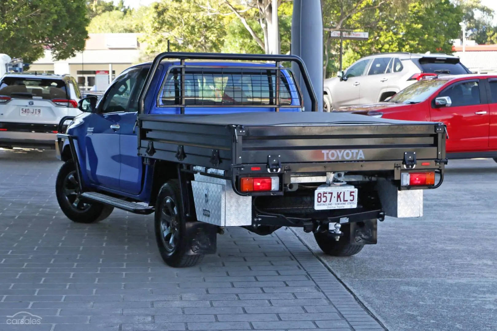 2016 Toyota Hilux Image 2