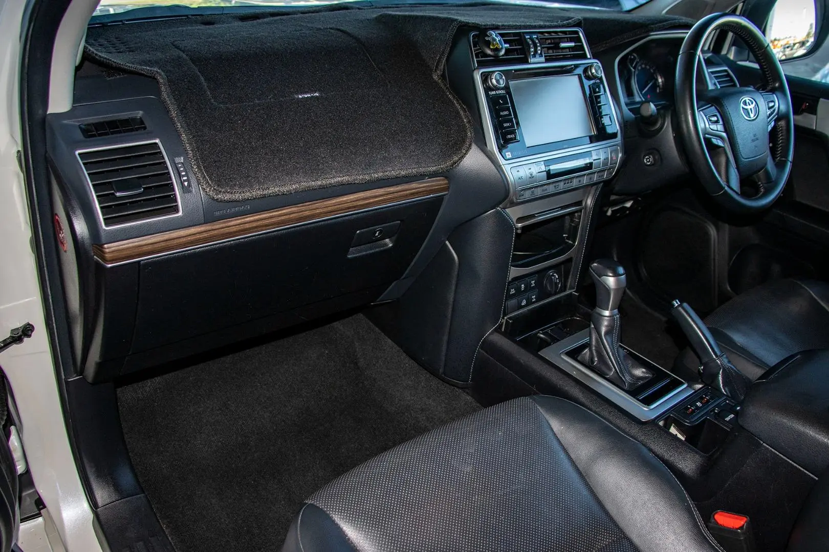 2019 Toyota Landcruiser Prado Gallery Image 9