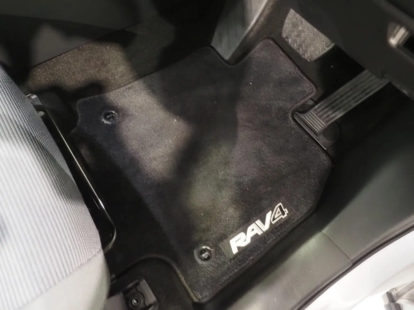 2024 Toyota RAV4 Gallery Image 14