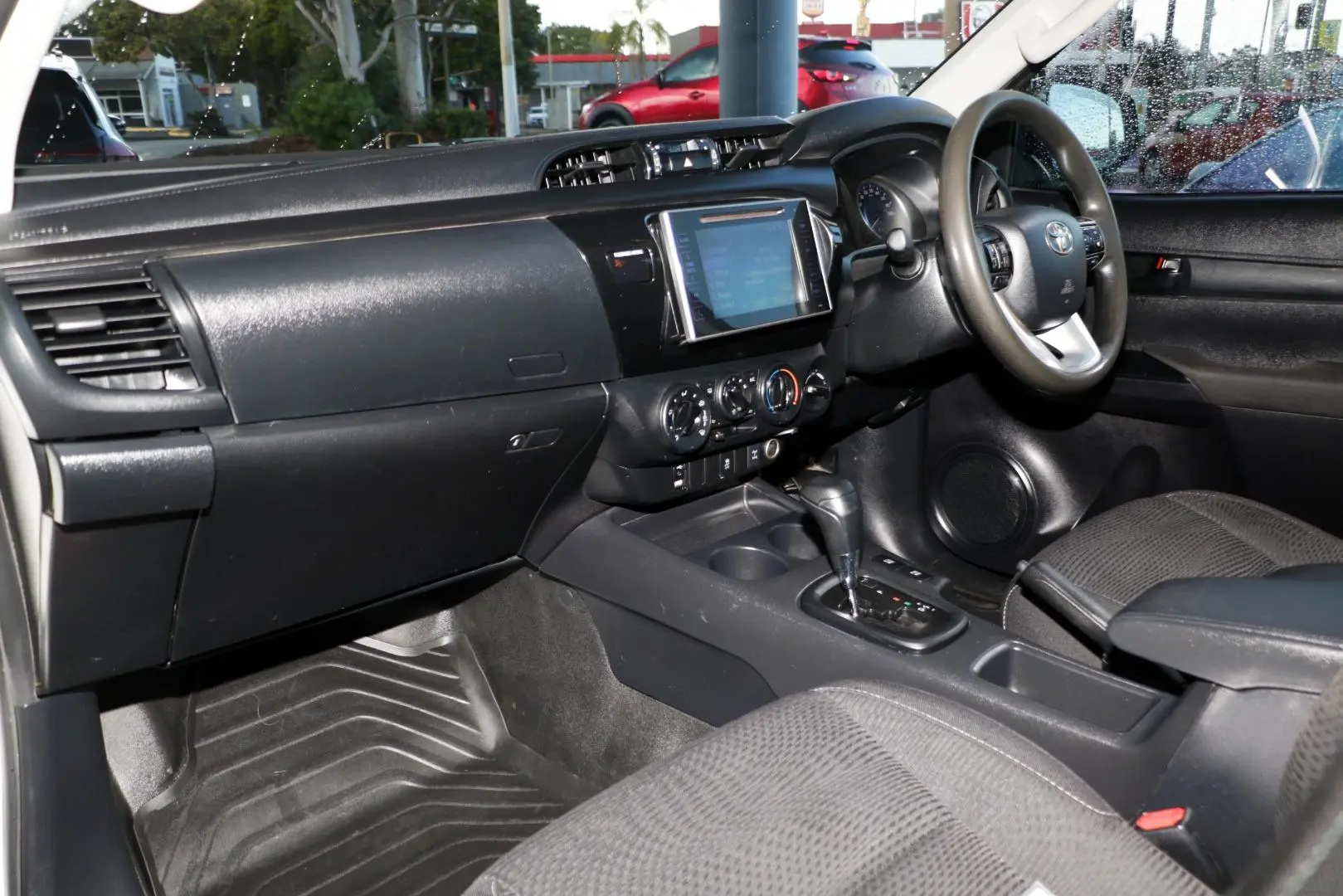 2020 Toyota Hilux Gallery Image 11