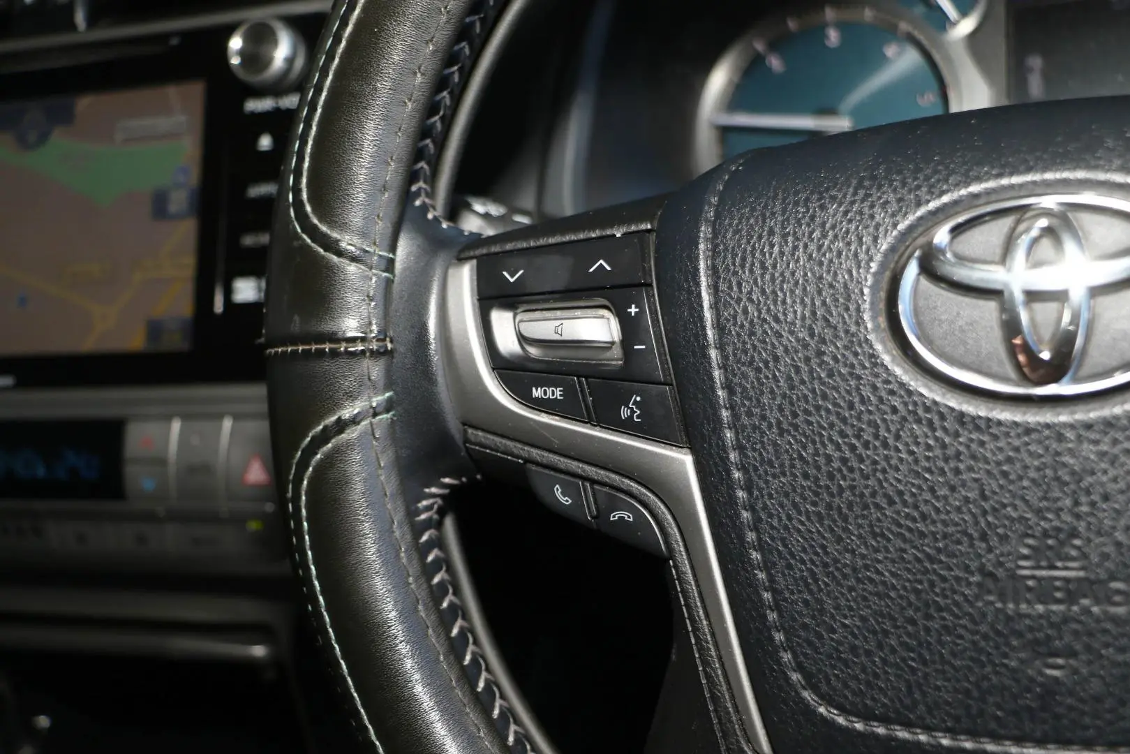 2018 Toyota Landcruiser Prado Gallery Image 15