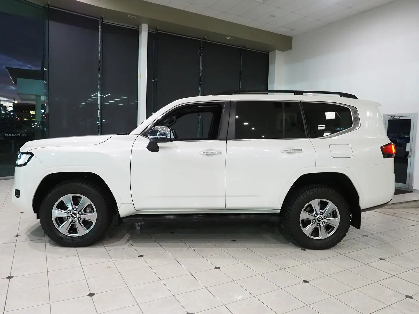 2022 Toyota Landcruiser Gallery Image 10