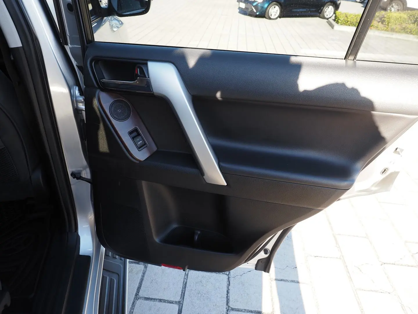 2017 Toyota Landcruiser Prado Gallery Image 19