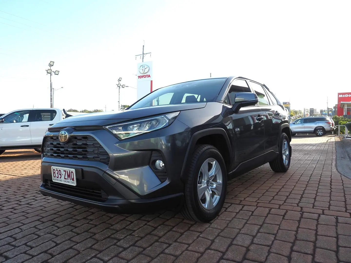 2019 Toyota RAV4 Gallery Image 9