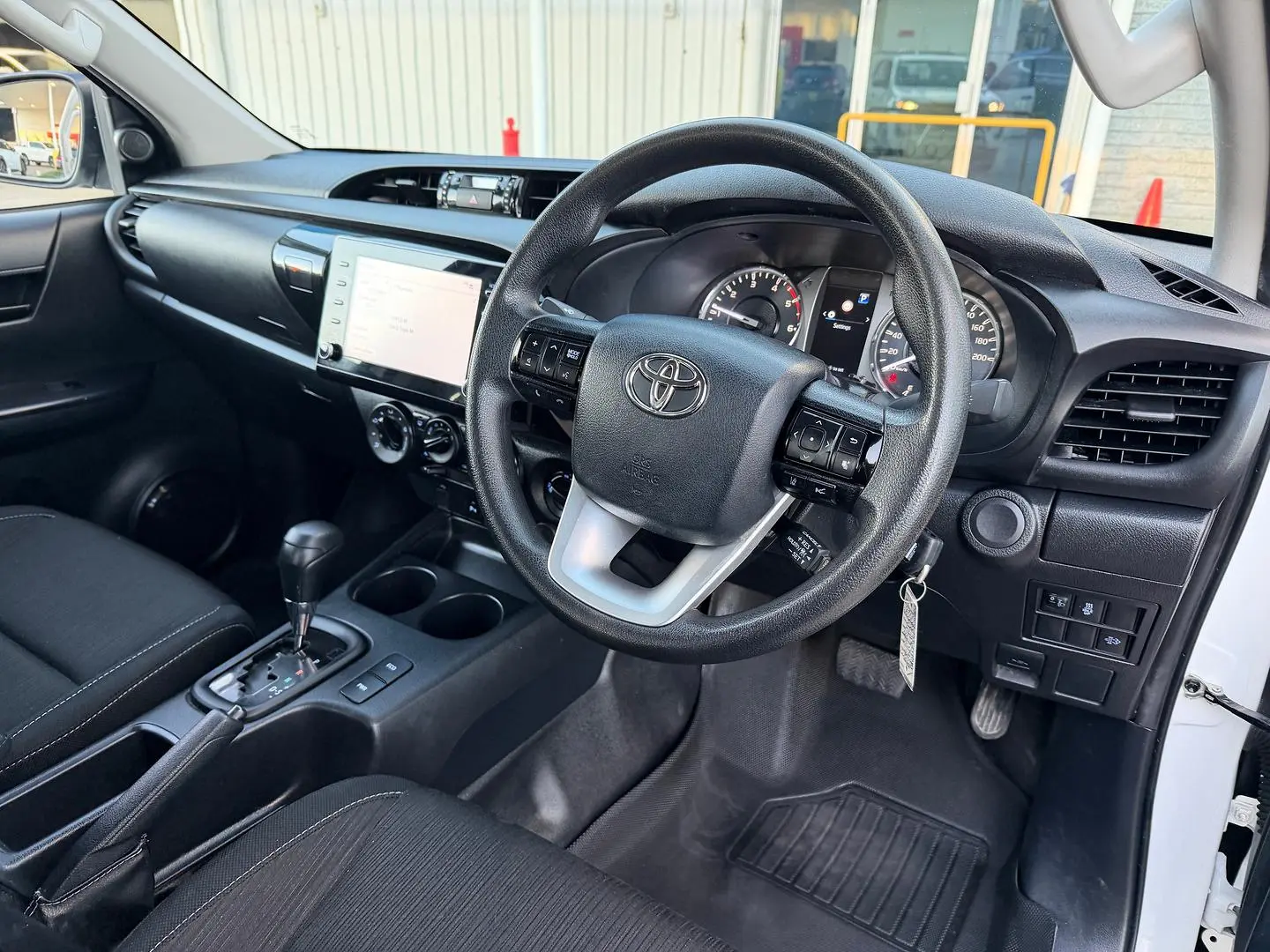 2022 Toyota Hilux Gallery Image 4